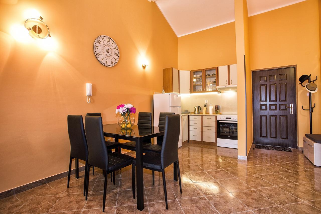 Apartment Sun Village Goran Херцег Нови Екстериор снимка